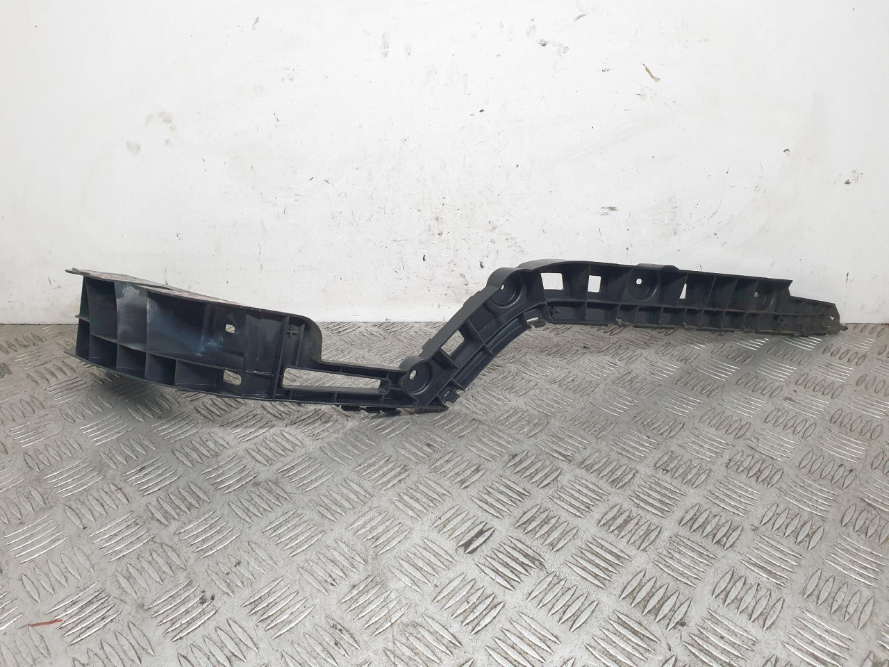 L NOSAC ZADNJEG BRANIKA Pasat 7 (10-15) 3AE807393