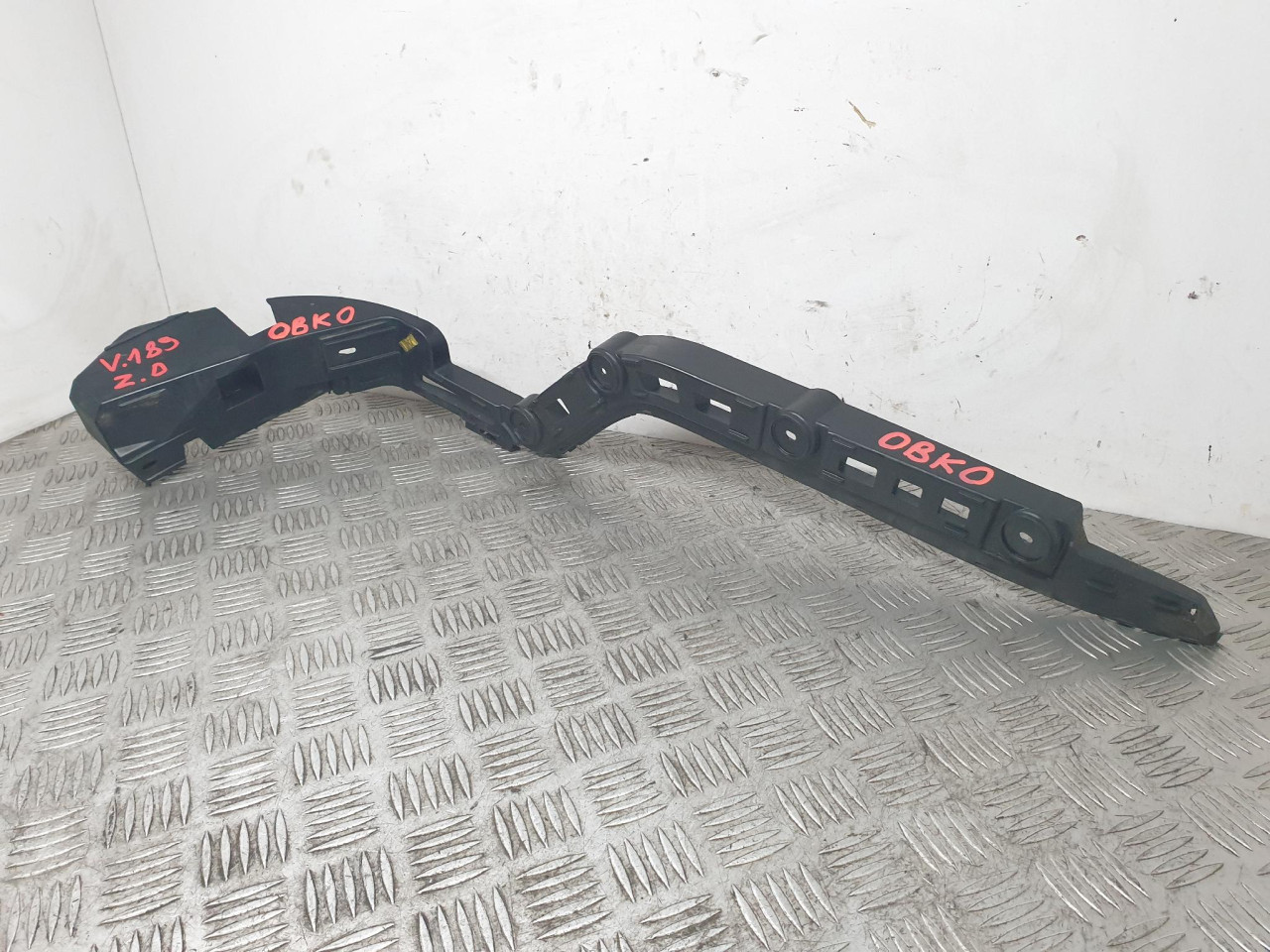 D NOSAC ZADNJEG BRANIKA Pasat 7 (10-15) 3AE807394