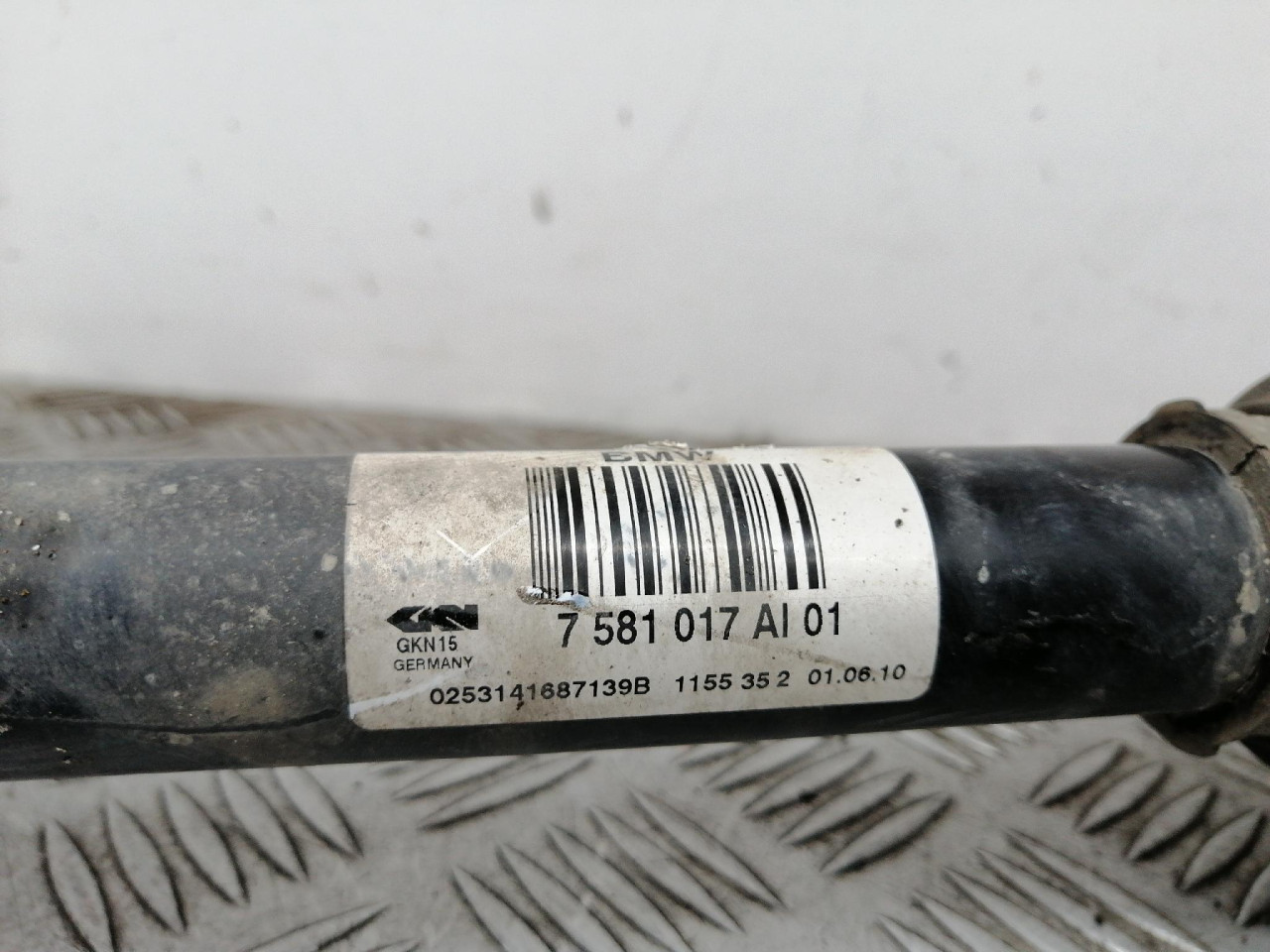 L ZADNJA POLUOSOVINA 5 F10 (09-13) 7581017AI01 DIJELOVI