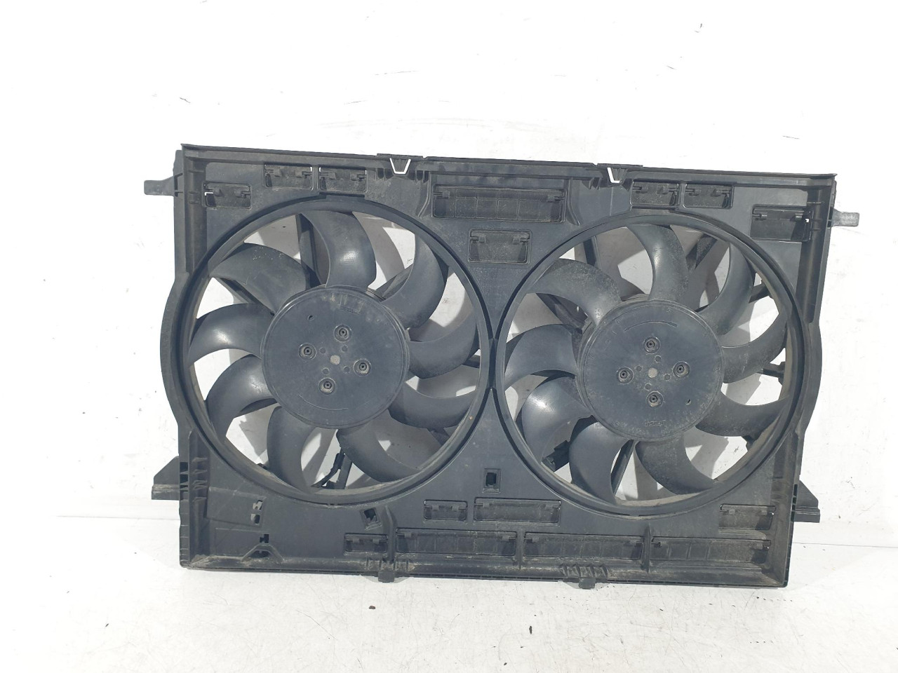 VENTILATOR HLADNJAKA A6 4K (18-21) 8W0121003H