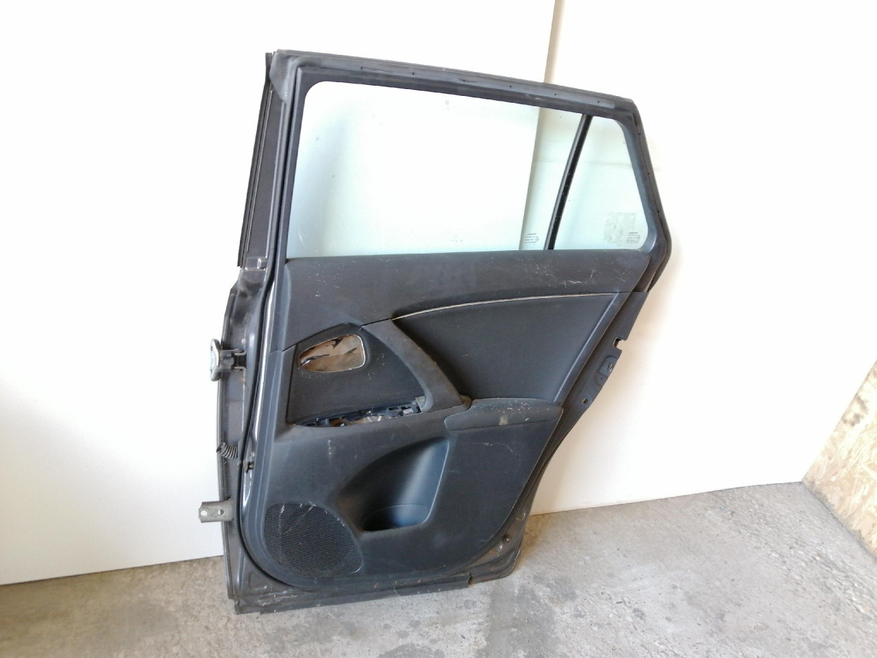 ZD VRATA Avensis (09-11) DIJELOVI