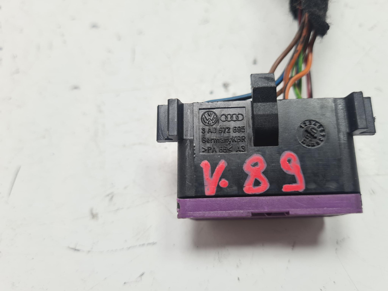 OBD PRIKLJUCAK DZEK A4 B7 (04-08) 3A0972695 DIJELOVI