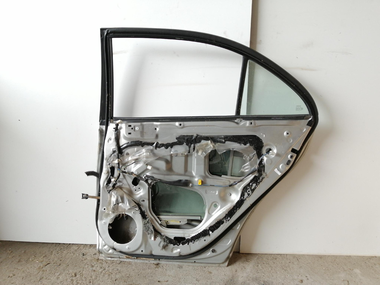 ZD VRATA Avensis (06-09) DIJELOVI