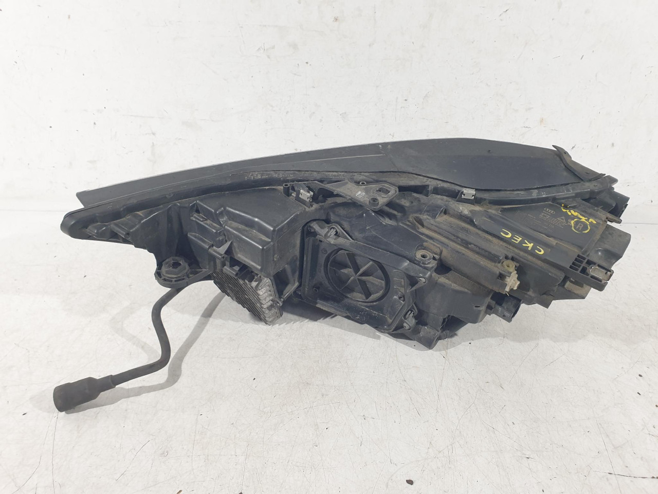 D FAR XENON A6 4K (18-21) 4K0941034 1ZX01337602