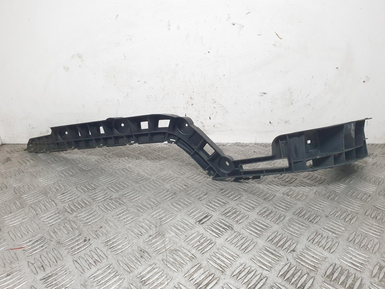 D NOSAC ZADNJEG BRANIKA Pasat 7 (10-15) 3AE807394