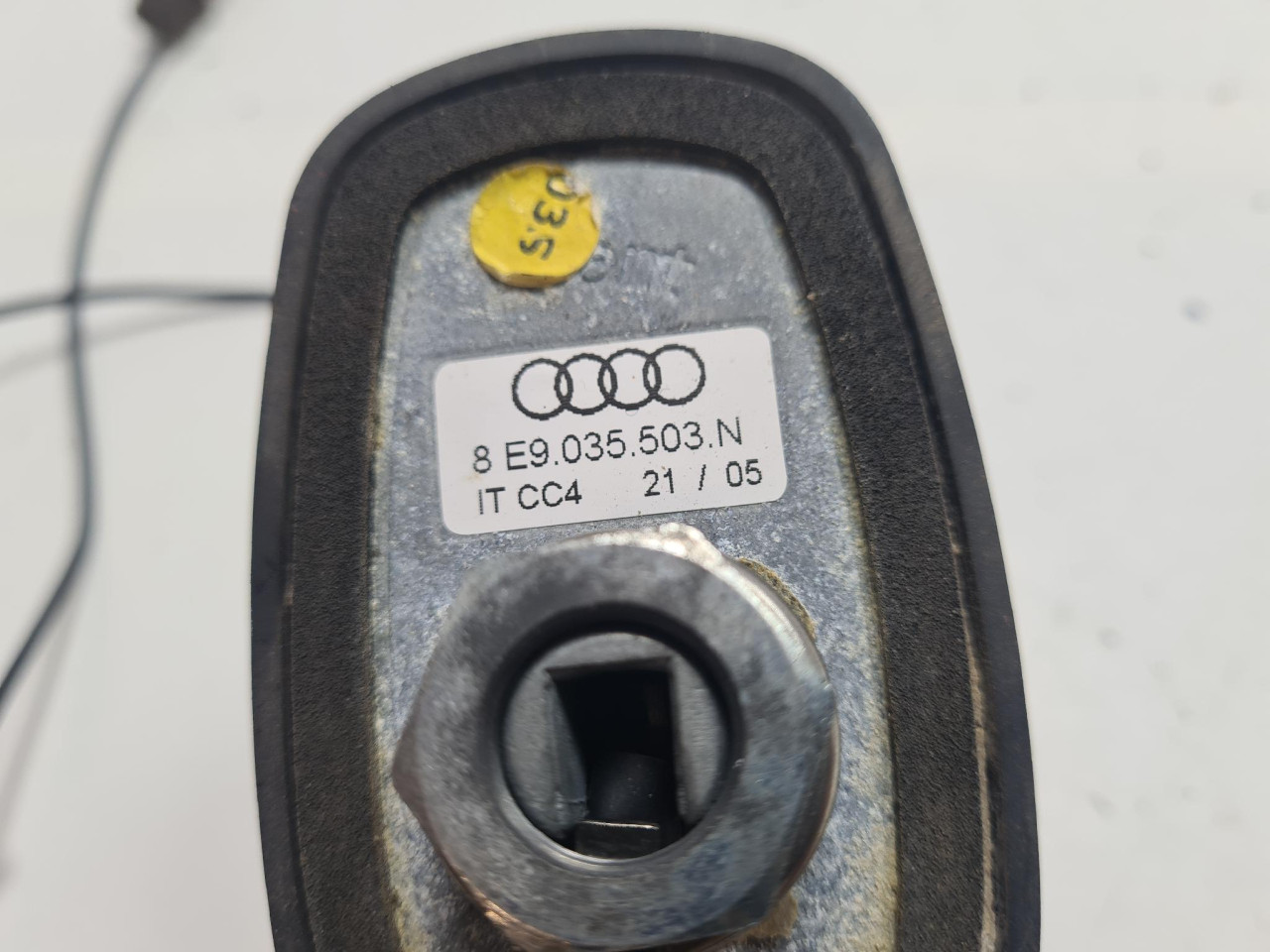 ANTENA A4 B7 (04-08) 8E9035503N DIJELOVI