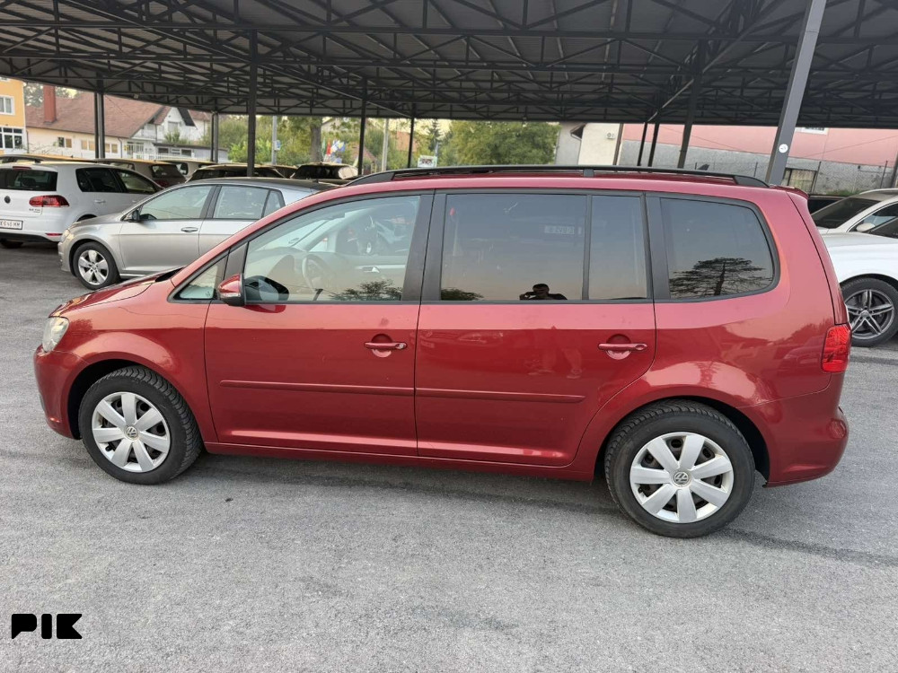 Volkswagen Touran 1.6 TDI..LED-xenon ,DSG