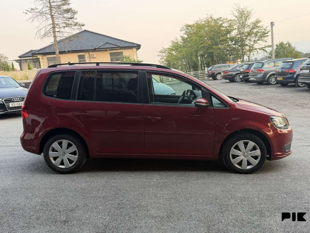 Volkswagen Touran 1.6 TDI..LED-xenon ,DSG