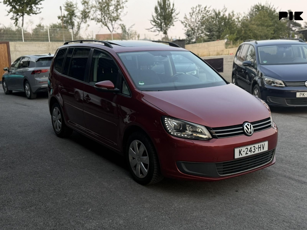 Volkswagen Touran 1.6 TDI..LED-xenon ,DSG