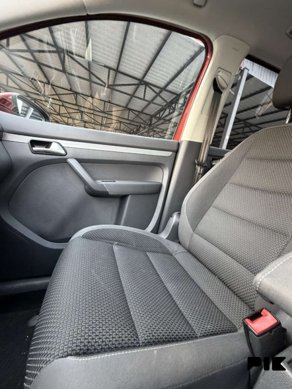 Volkswagen Touran 1.6 TDI..LED-xenon ,DSG