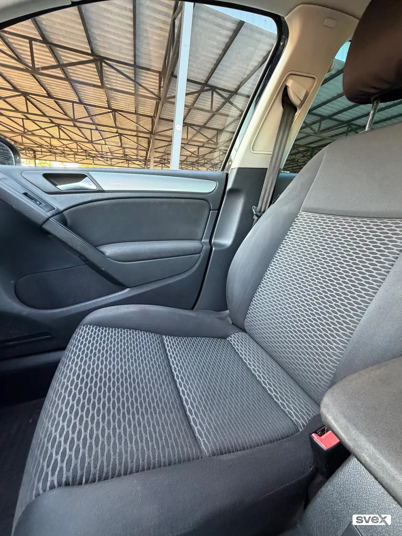 Volkswagen Golf 6 1.6 TDI, crni, alu felge, 2011. god.
