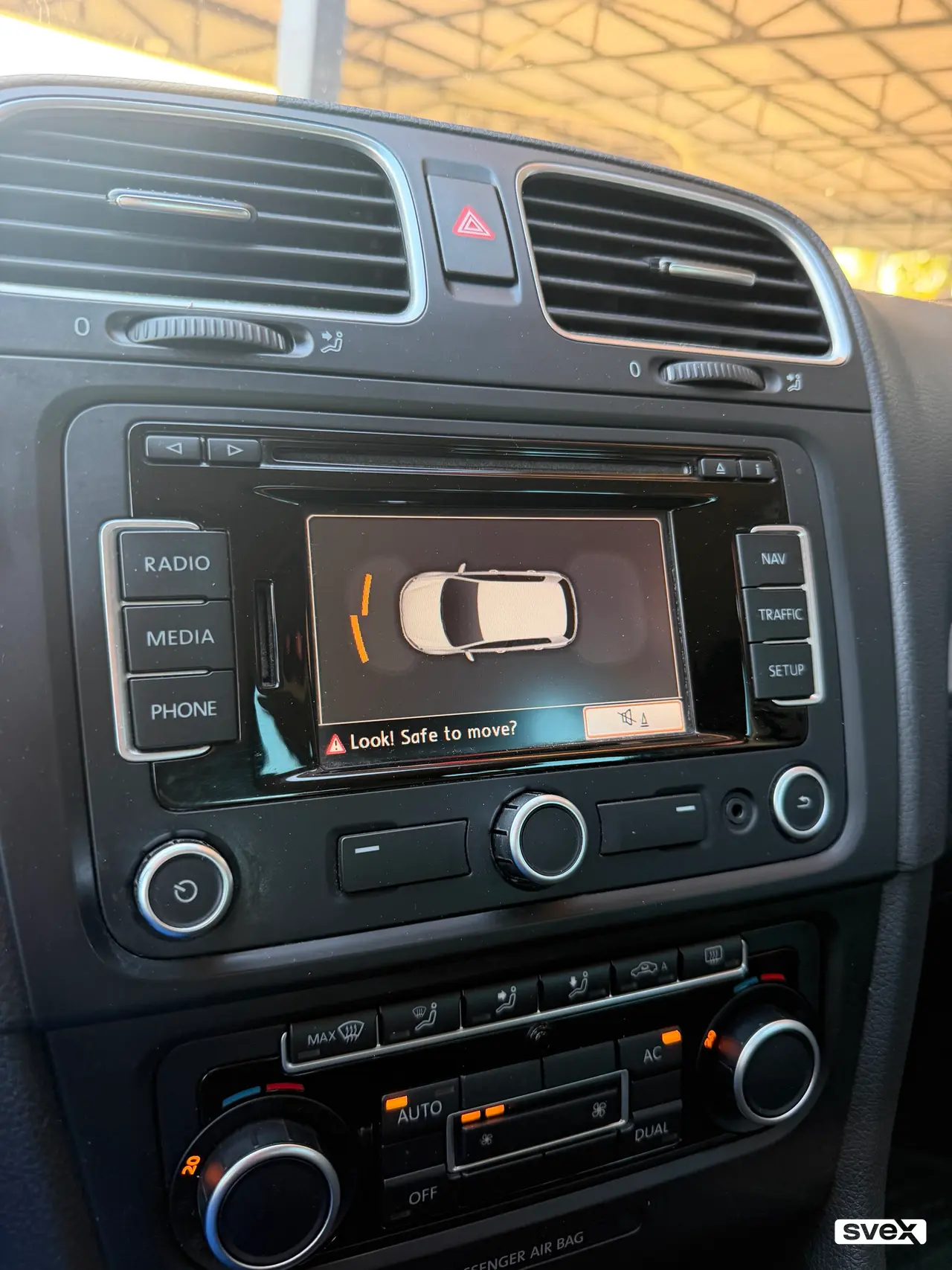 Volkswagen Golf 6 1.6 TDI, crni, alu felge, 2011. god.