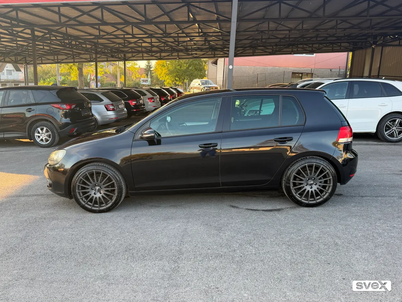 Volkswagen Golf 6 1.6 TDI, crni, alu felge, 2011. god.