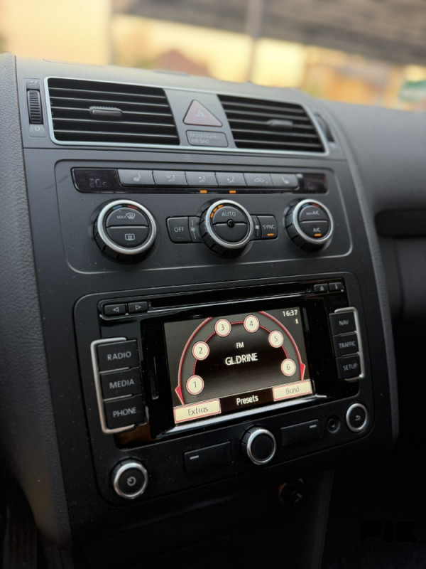 Volkswagen Touran 1.6 TDI..LED-xenon ,DSG