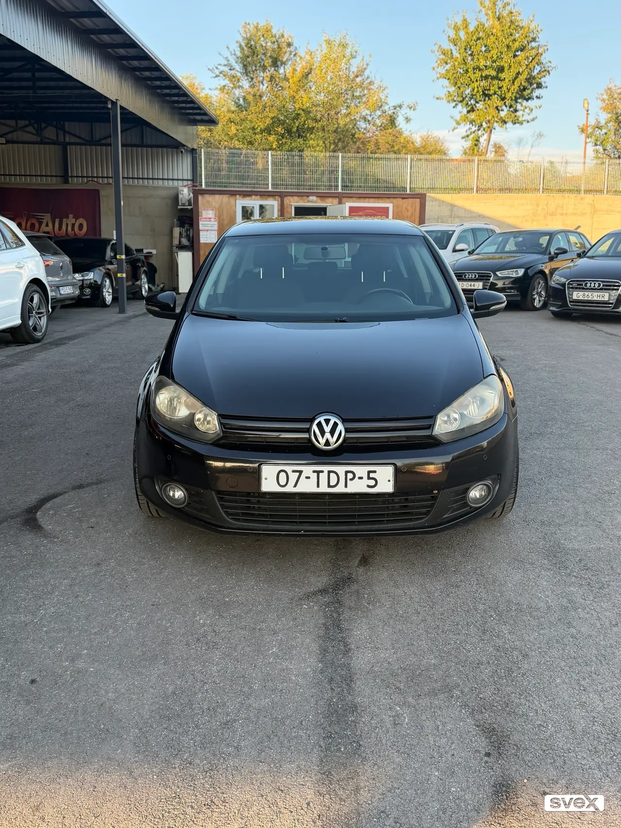 Volkswagen Golf 6 1.6 TDI, crni, alu felge, 2011. god.