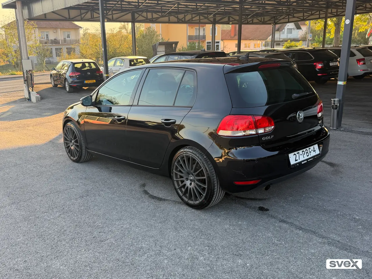 Volkswagen Golf 6 1.6 TDI, crni, alu felge, 2011. god.