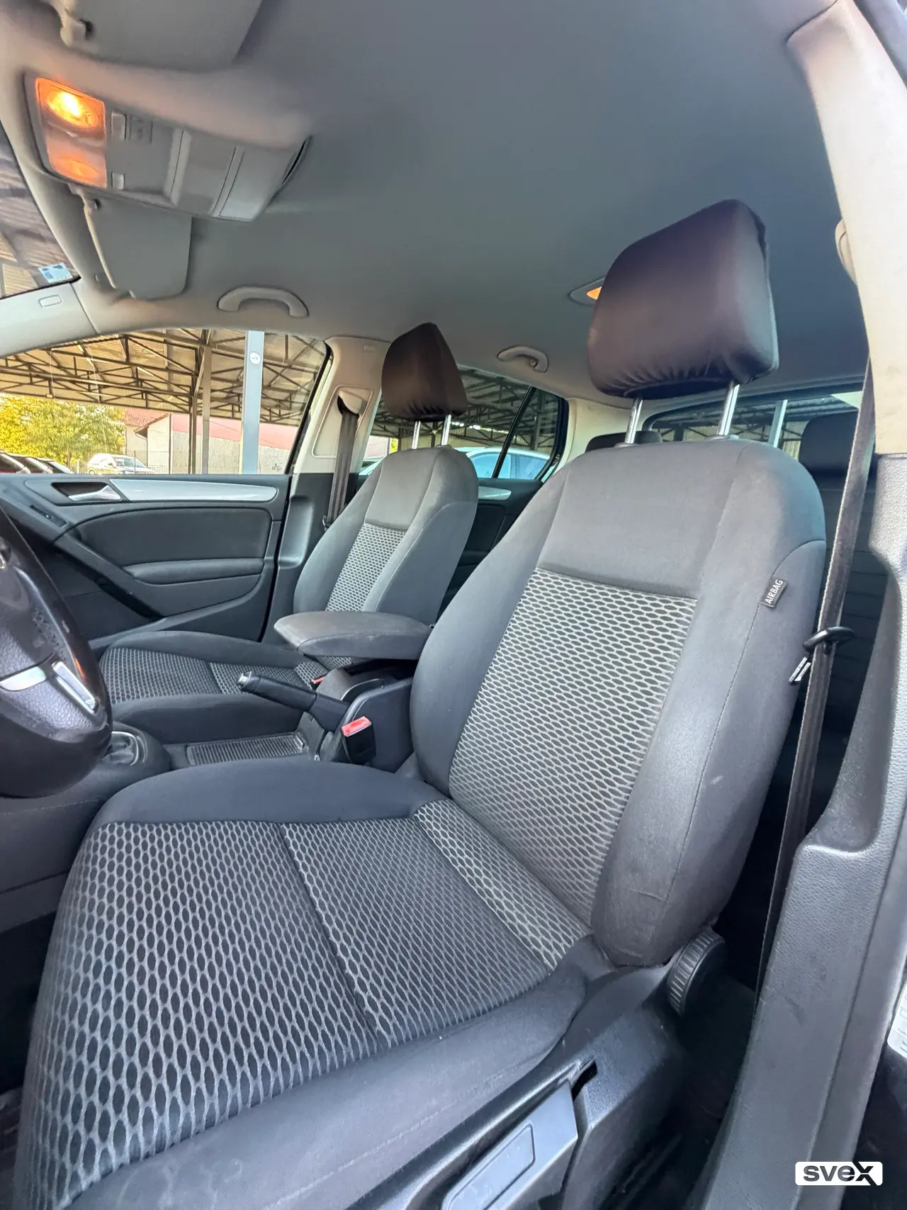 Volkswagen Golf 6 1.6 TDI, crni, alu felge, 2011. god.