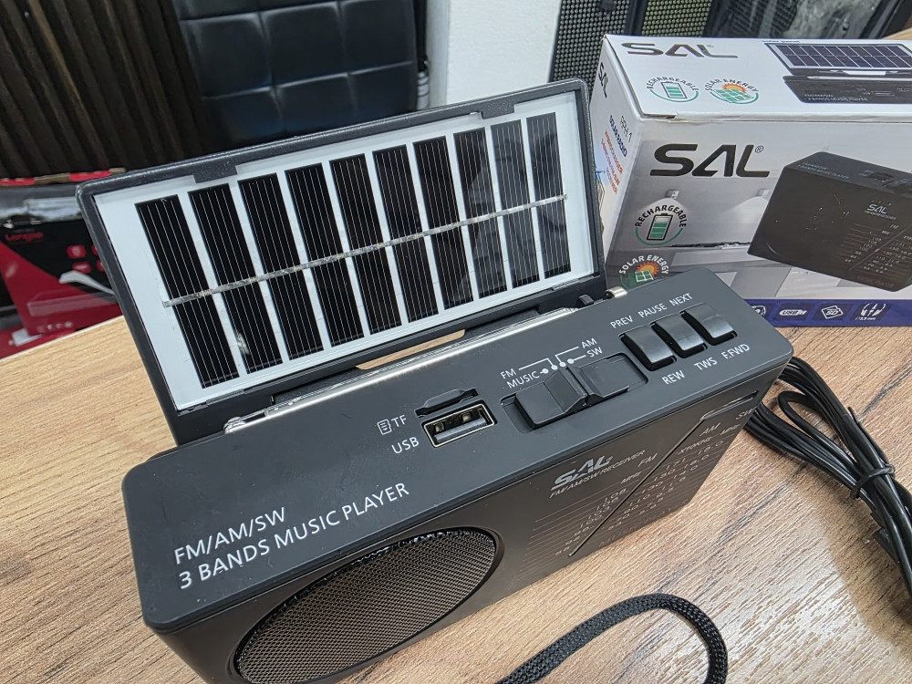 Radio prijemnik, solarno / baterijsko napajanje, Bluetooth