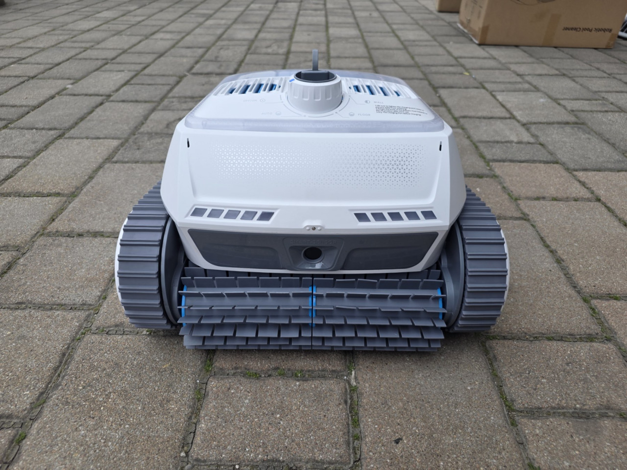Robotski čistač bazena AIRROBO PC200 Lite