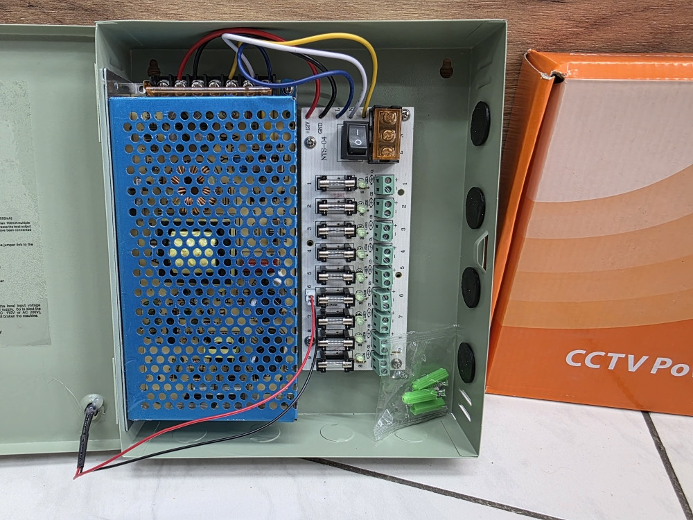 CCTV Napajanje 12V 10A  metalno kućište