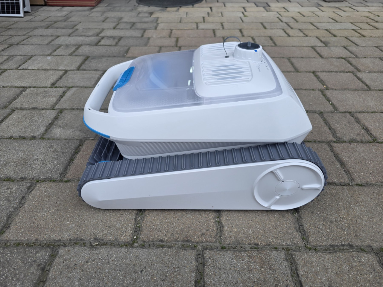 Robotski čistač bazena AIRROBO PC200 Lite