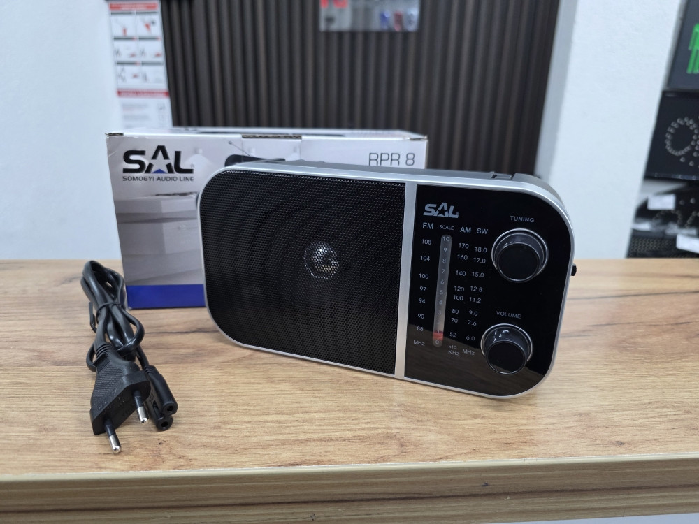 Radio prijemnik AM /FM / SW
 SAL RPR 8