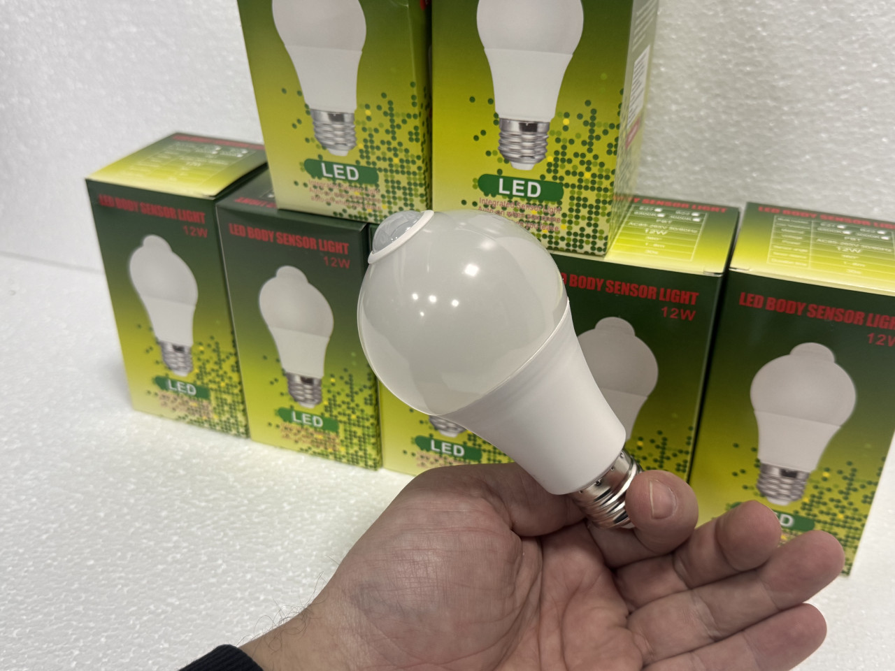 LED SIJALICA SA SENZOROM POKRETA 360 stepeni - Grlo E27 - 12W