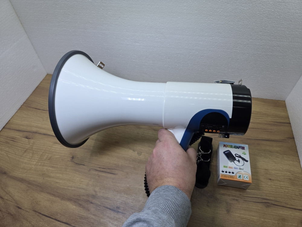 Megafon 200W sa mikrofonom UM-2 - Veleprodaja