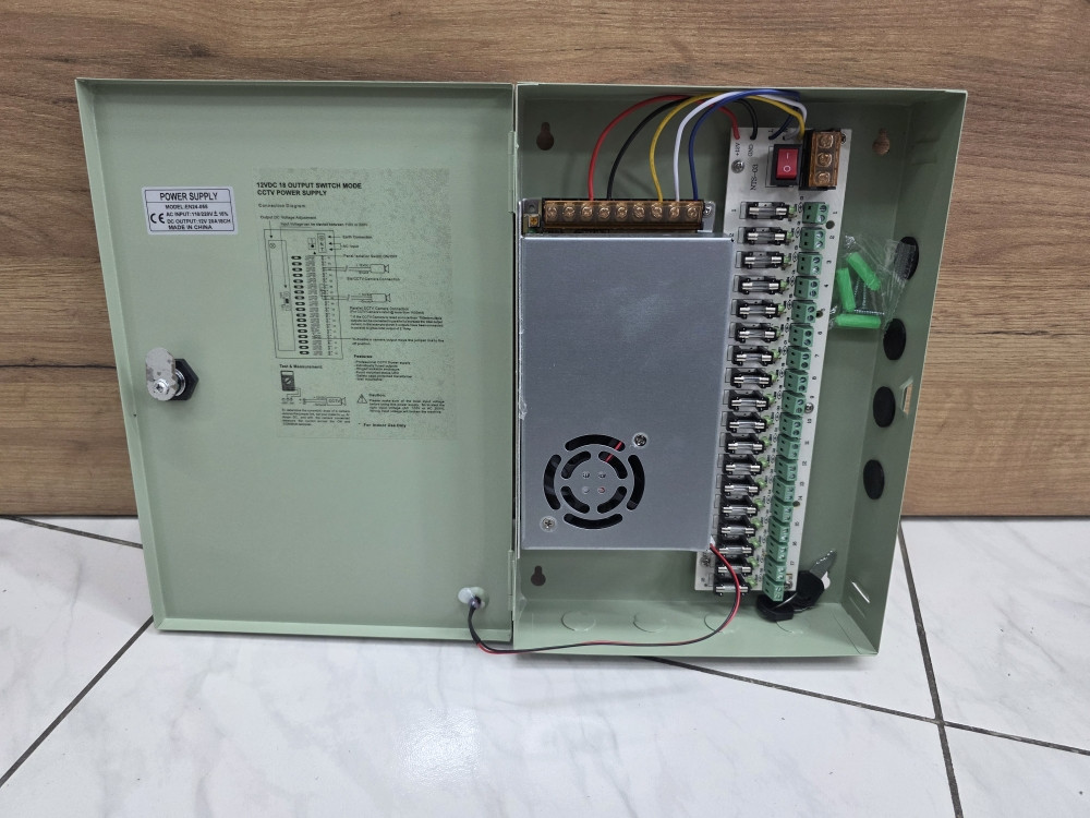 CCTV Napajanje 12V  20A metalno kućište (18 izlaza)