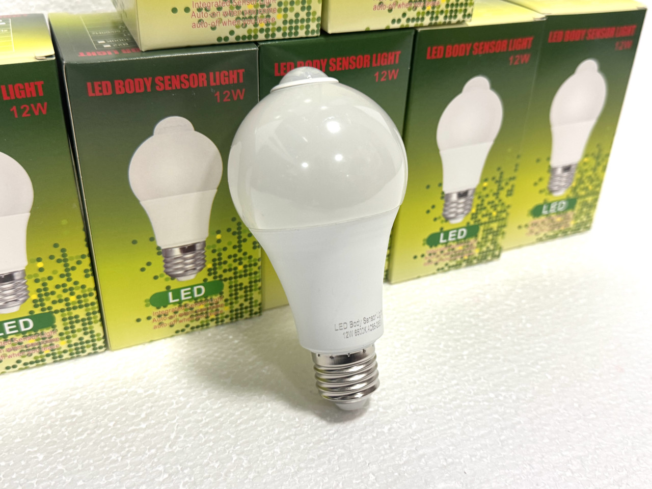 LED SIJALICA SA SENZOROM POKRETA 360 stepeni - Grlo E27 - 12W