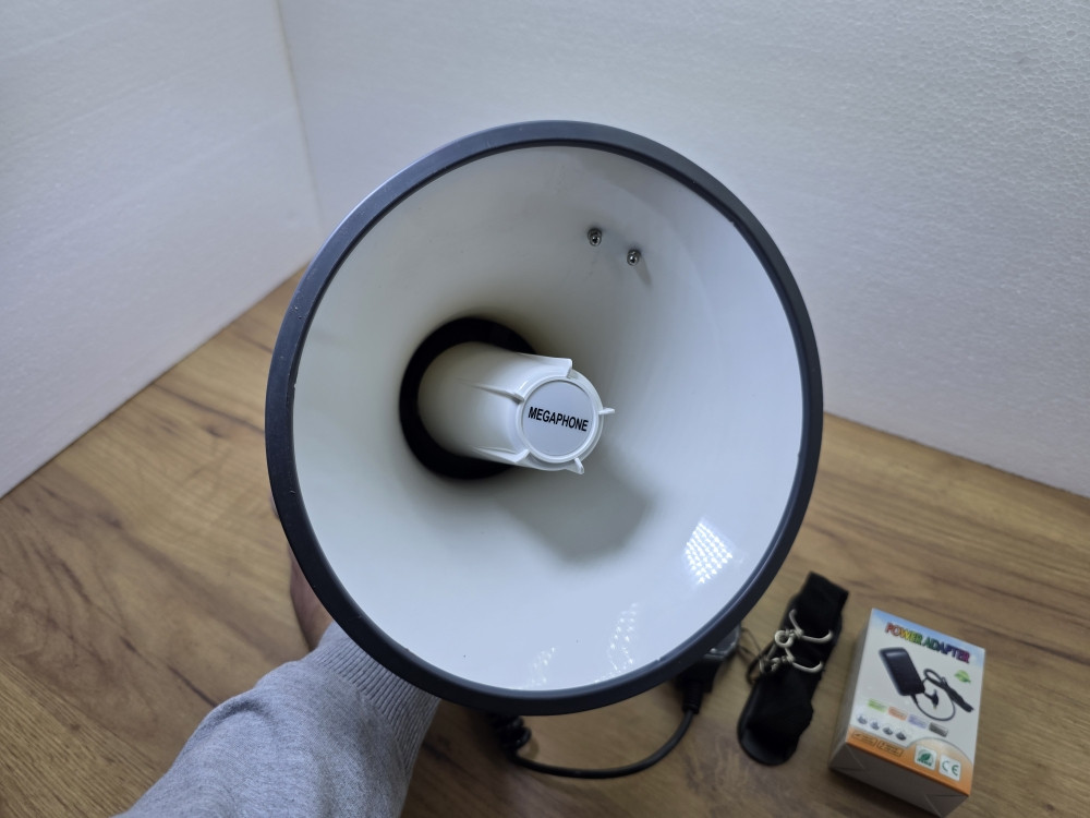 Megafon 200W sa mikrofonom UM-2 - Veleprodaja