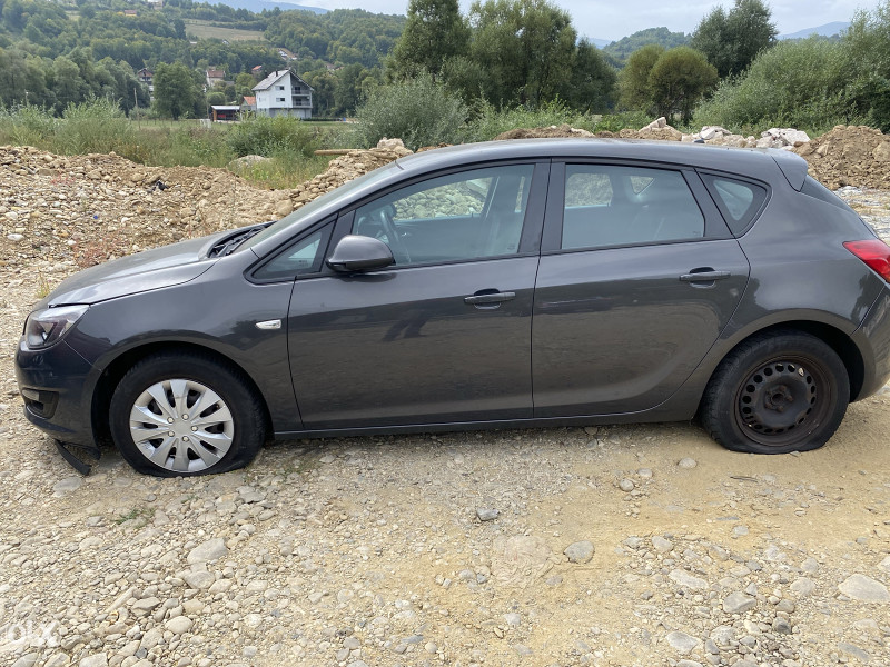 Opel astra j1.3 d dijelovi 063/117-176 063/992-835