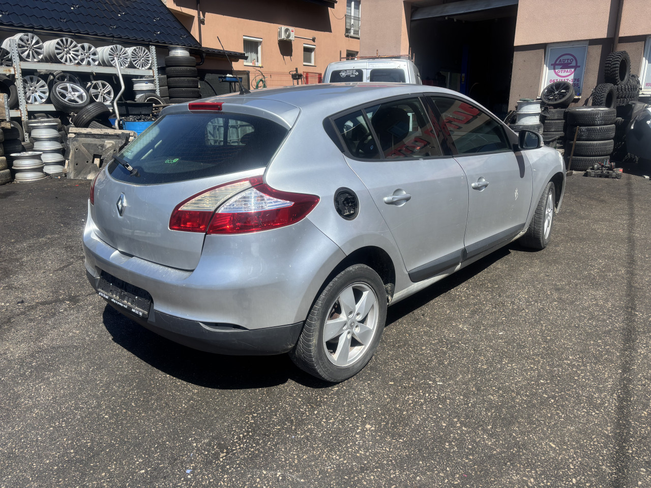 Renault megane 3 1.5dci 2010 god dijelovi