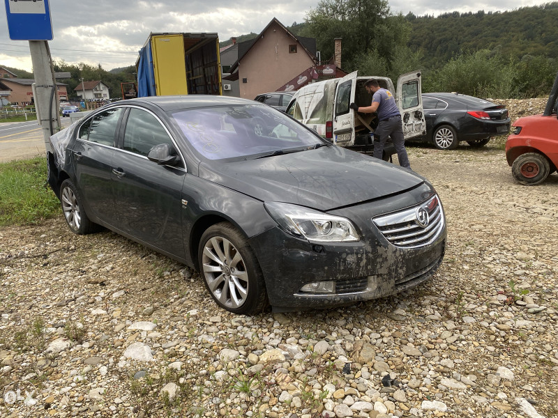 Opel insignia xsenon 2012 dijelovi 063/117-176  063/992-835