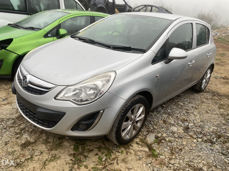 Opel corsa 1.3 2014 dijelovi 063/117-176  063/992-835