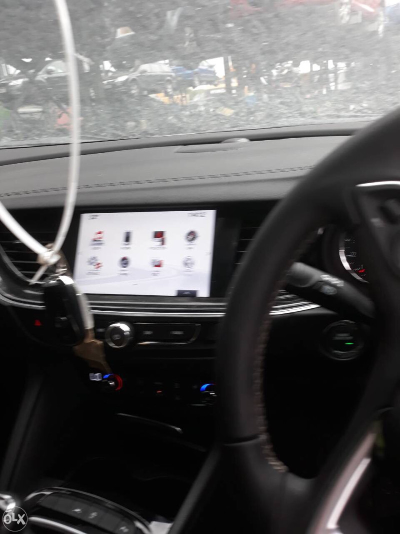 Opel insignia 2017 godina dijelovi  063117176