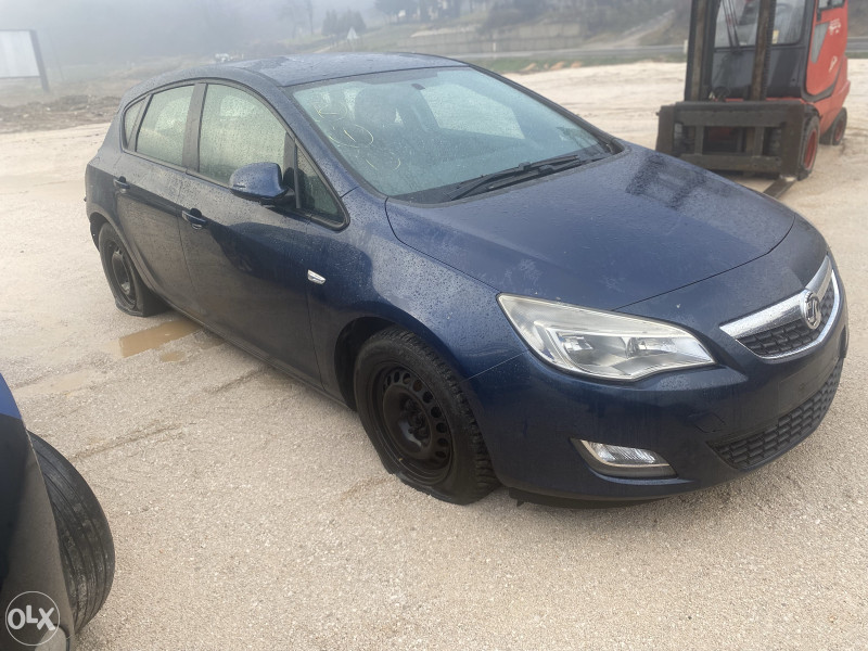Opel astra j 1.3 d 70 kw dijelovi 063/117-176  063/992-835
