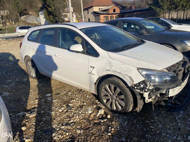 Opel astra j 1.6 dizel dijelovi 063/117-176. 063/992-835