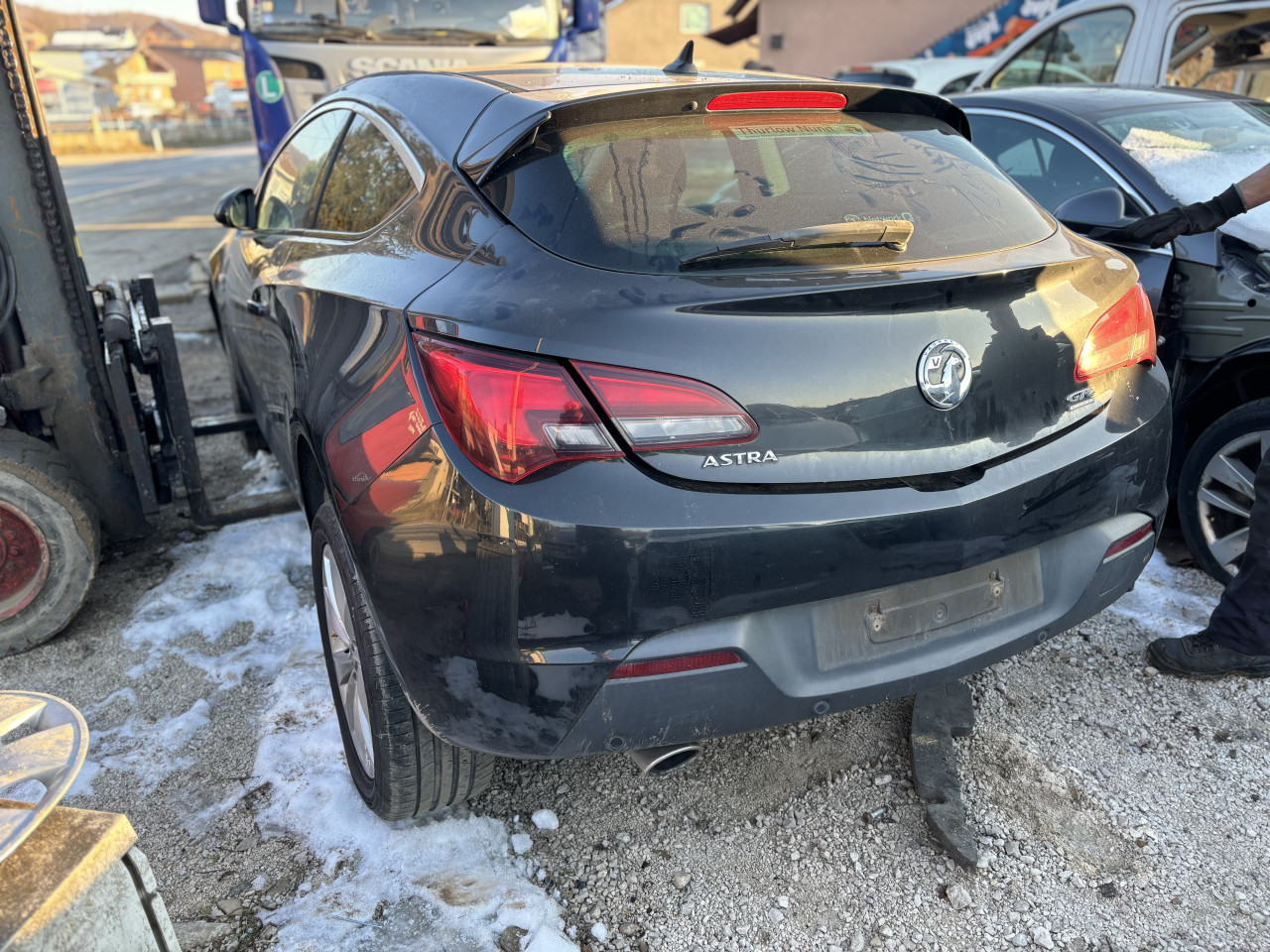 Opel astrA GTC 2,0 D 2014 DIJELOVI