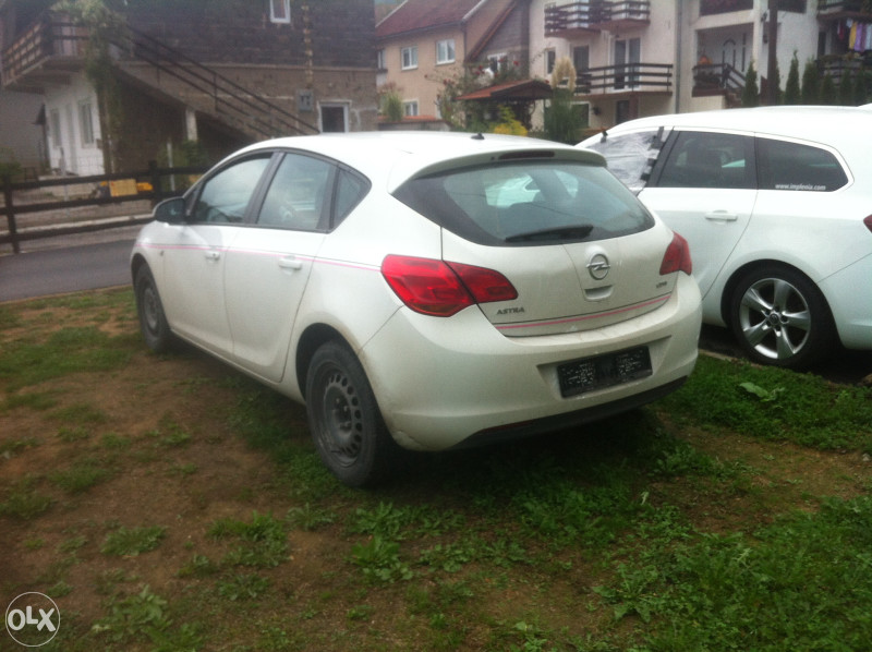 Opel astra j 1.7 cdti 2011 godina dijelovi 063117176