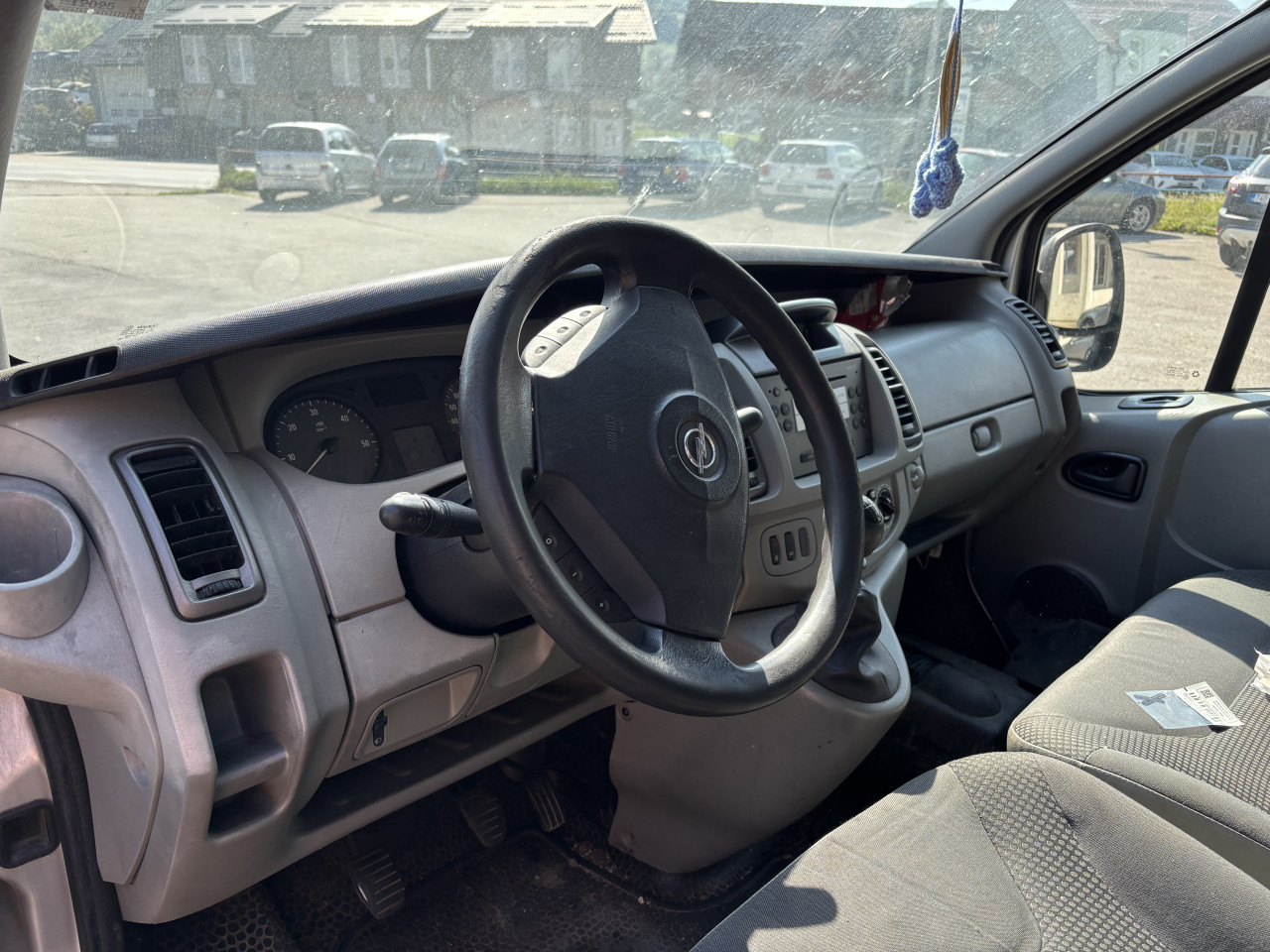 Opel vivaro 2.0d 2009g putnicki dijelovi