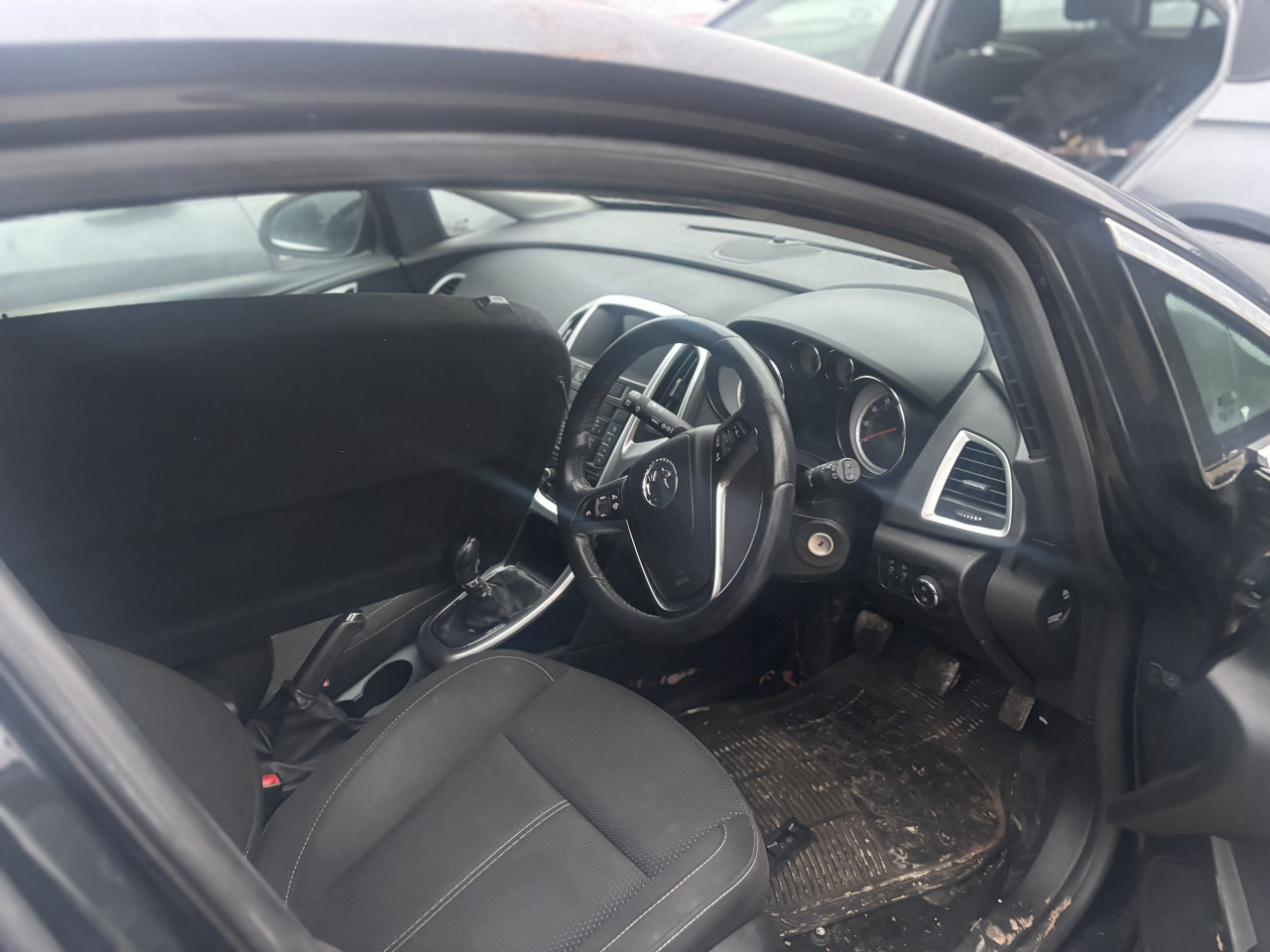 Opel astra j 1.6b 2013g dijelovi