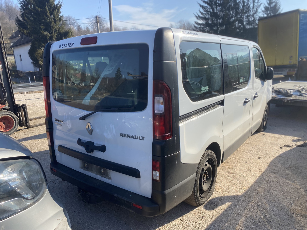 Renault trafic 1.6d 2015 putnicki dijelovi  063/117-176