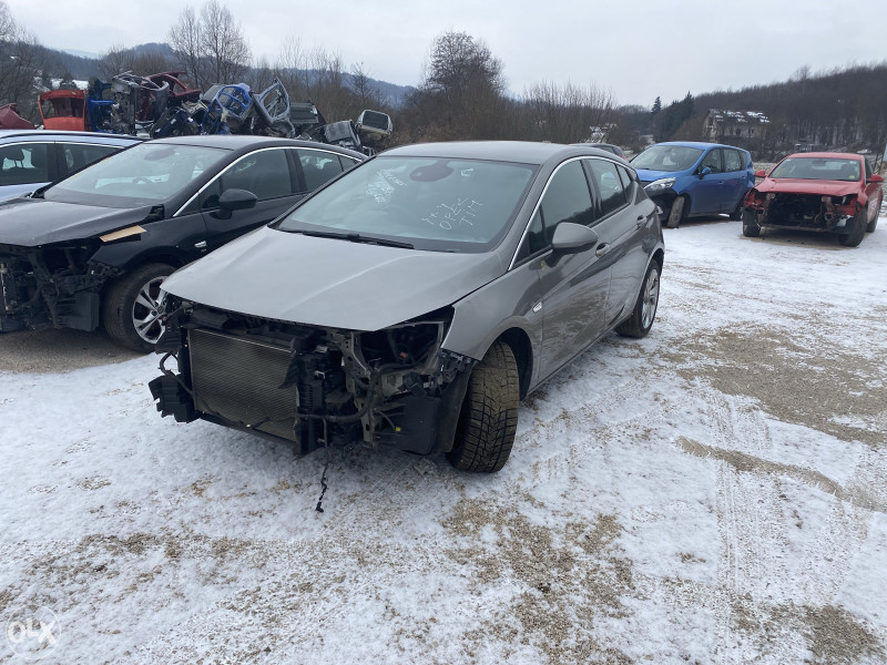 Opel astra k 1.4 b 2016 g dijelovi 063/117-176