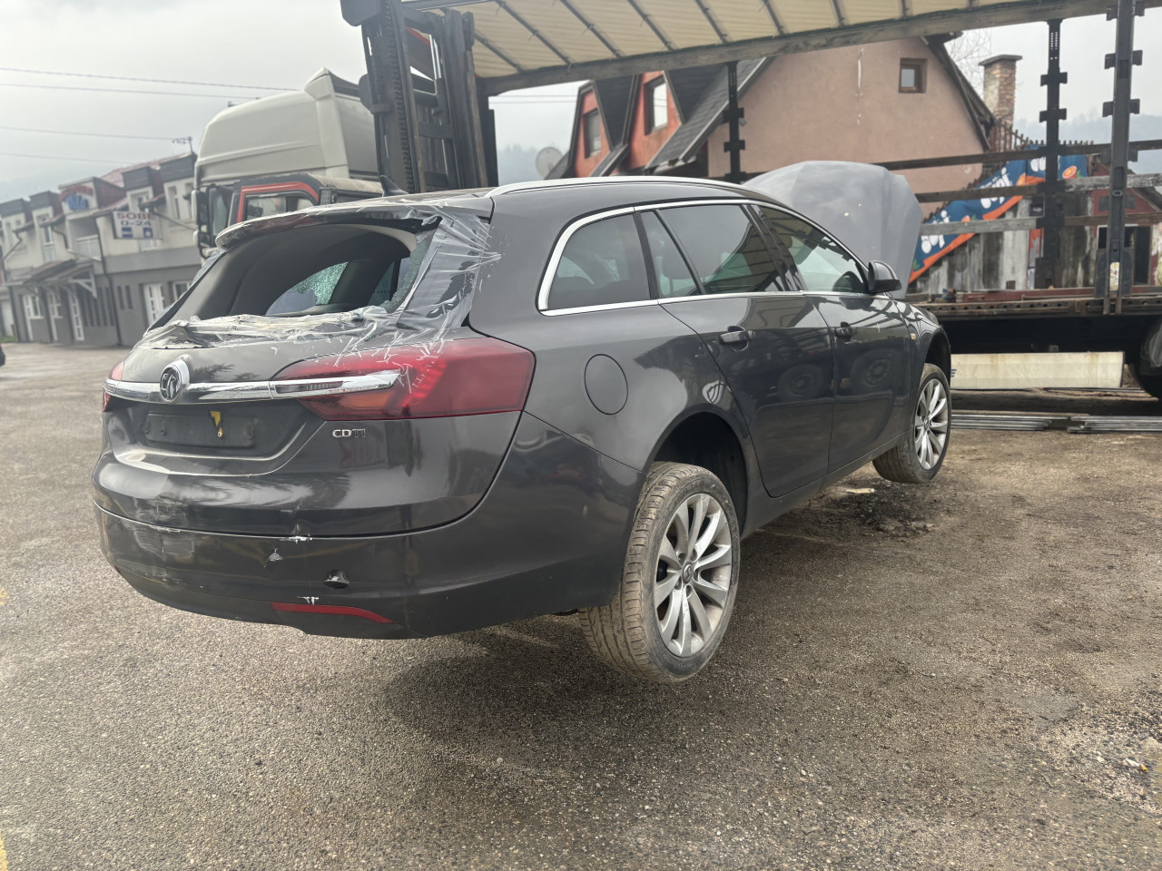 Opel insignia  xsenon 2.0 d 2014 dijelovi