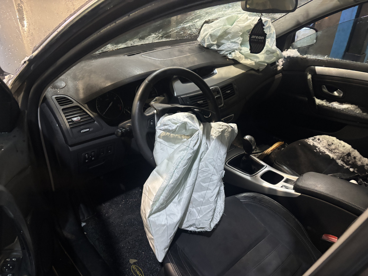Renault laguna 2.0 d 2010 g dijelovi