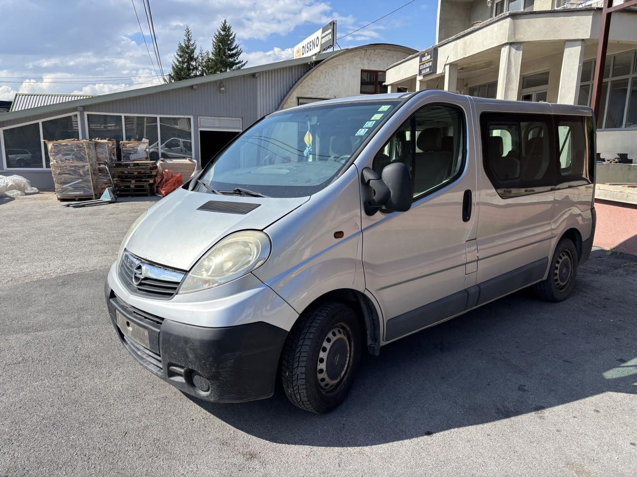 Opel vivaro 2.0d 2009g putnicki dijelovi