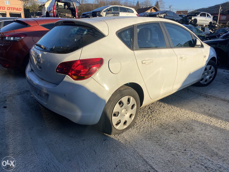 Opel astra j 1.3 dizel dijelovi 063/117-176. 063/992-835