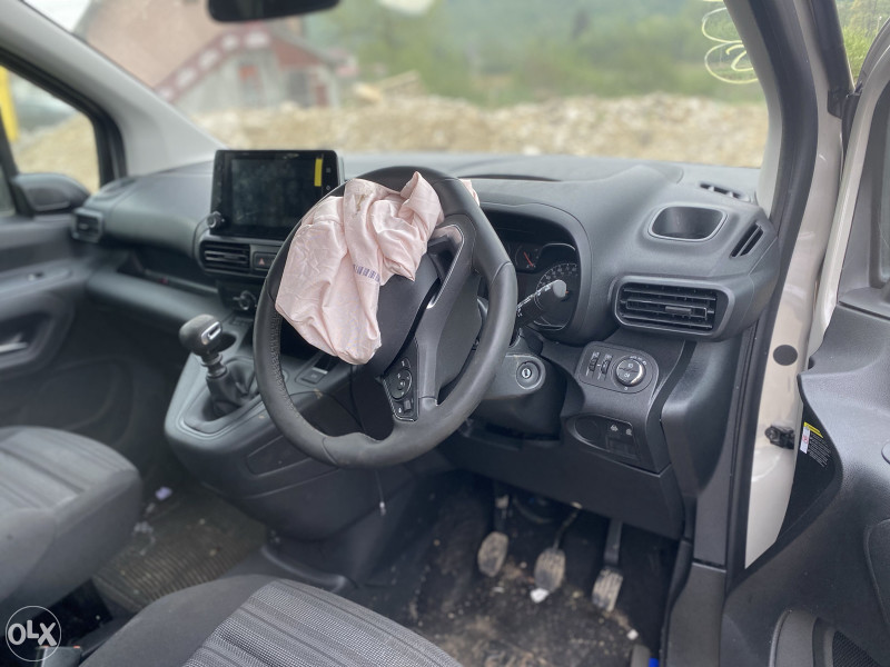Opel combo 2021 god dijelovi 063/117-176 063/992-835