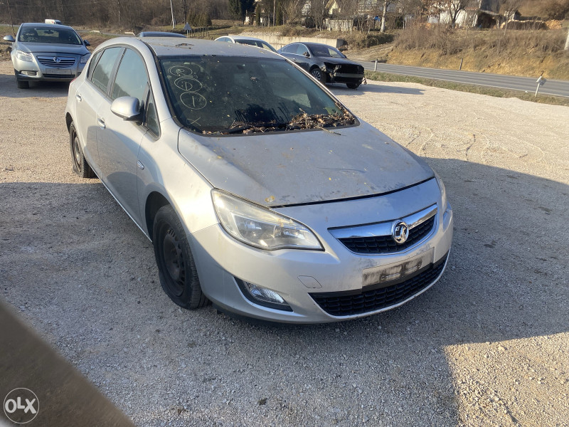 Opel astra j 1.3 2011 god dijelovi 063/117-176